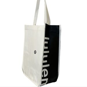 Lululemon reusable bag